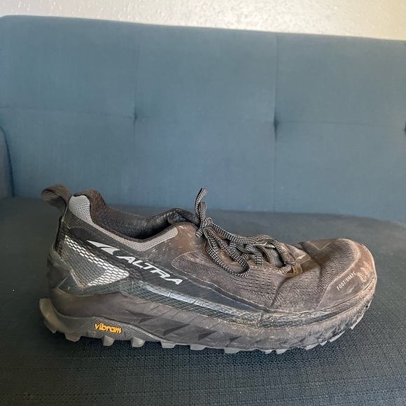 Altra Olympus 4 - Black Athletic Shoes with Lace-Up Design - Picture 7 of 8